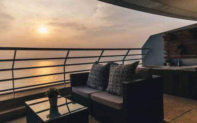 Sandy Beach Condo 17D
