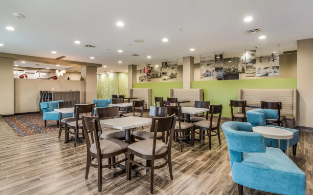 Comfort Inn & Suites