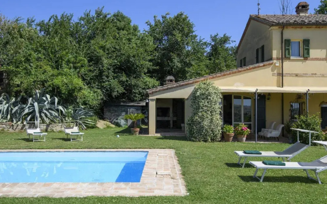 Villa Emily 10 by Marche Holiday Villas