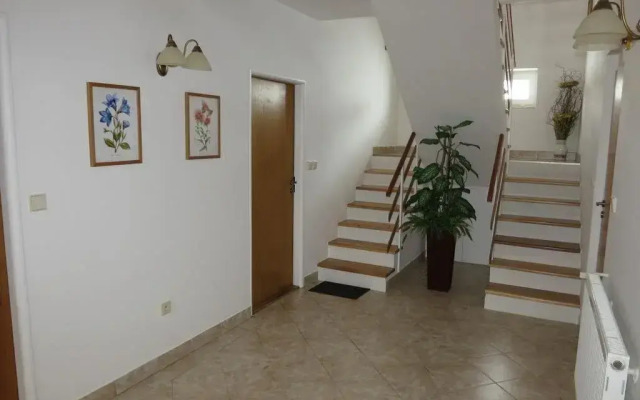Selský dvůr 2