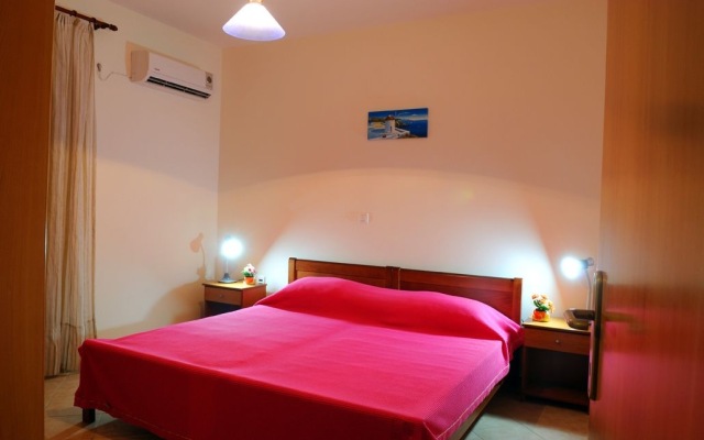 Nikos 2 Studios & Apartments