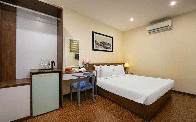 Queen Cafe Hotel & Pub