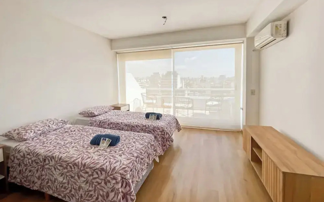 Studio Apartment on 13th Floor With Balcony Terrace