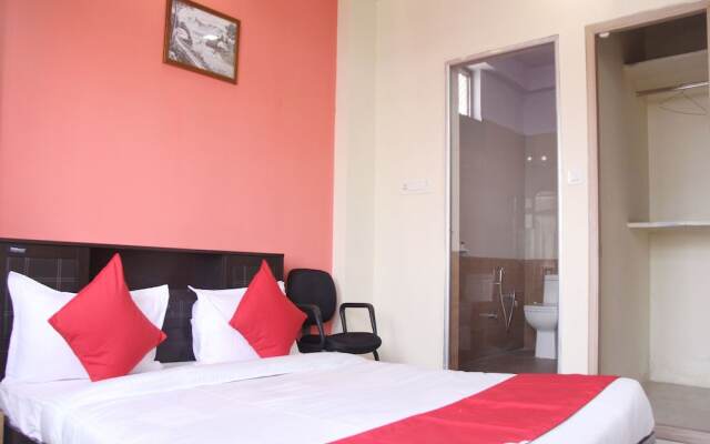 OYO 12956 Royal Hotel