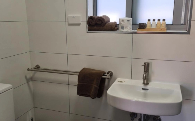 Safari Lodge Motel – Bathroom – Tennant Creek