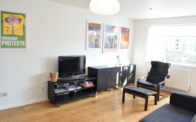 2 Bedroom Apartment With Terrace in West Kensington