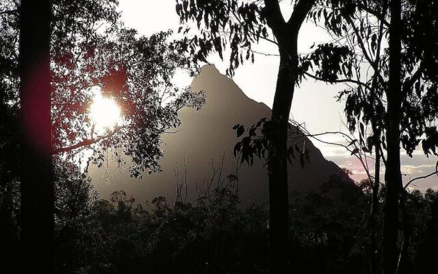 Glasshouse Mountains Ecolodge