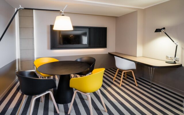 Simon Hotel