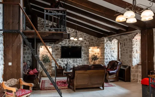 Talici Hill - Rustic Villas