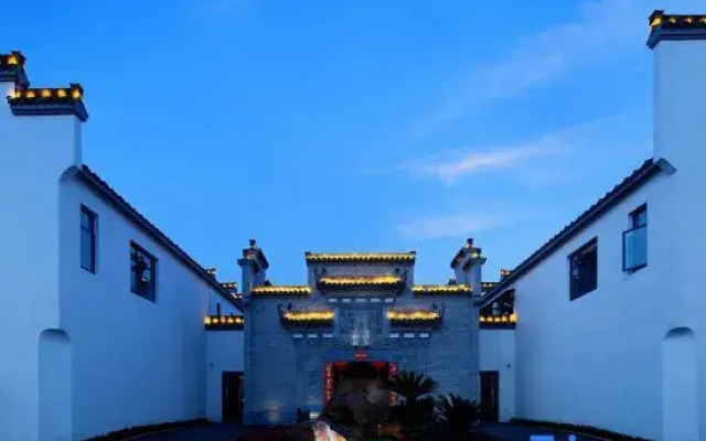 Fenghuangliuyuan Garden Hotel