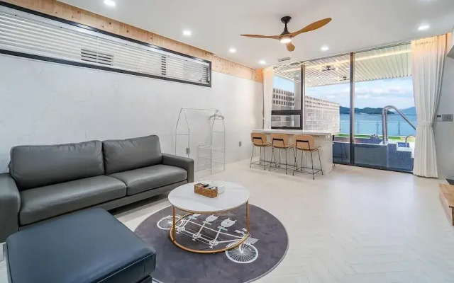 Yeosu Liposo Poolvilla