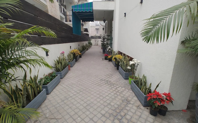 Saltstayz Select - Nehru Place & New Friends Colony