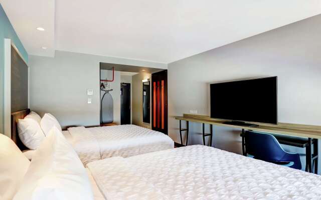 TRU BY Hilton Edmonton Windermere