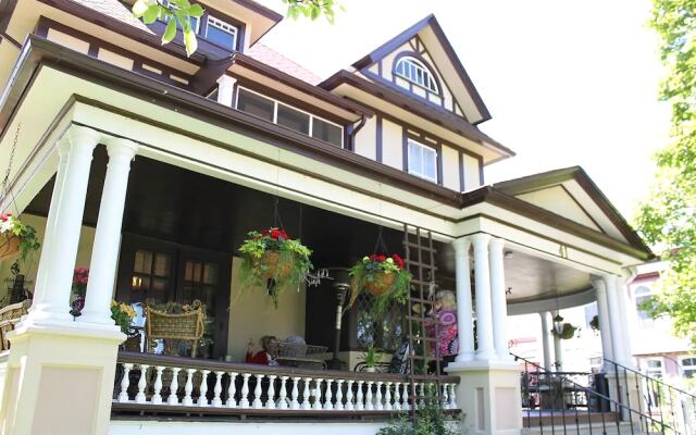 At Home B&B at Rose Manor by Elevate Rooms