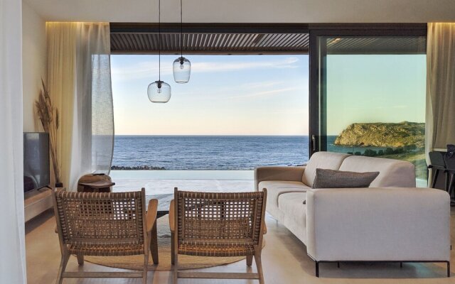 Idyllic Luxurious Villa With Private Infinity Pool Wheel Chair Friendly and Amazing sea Views