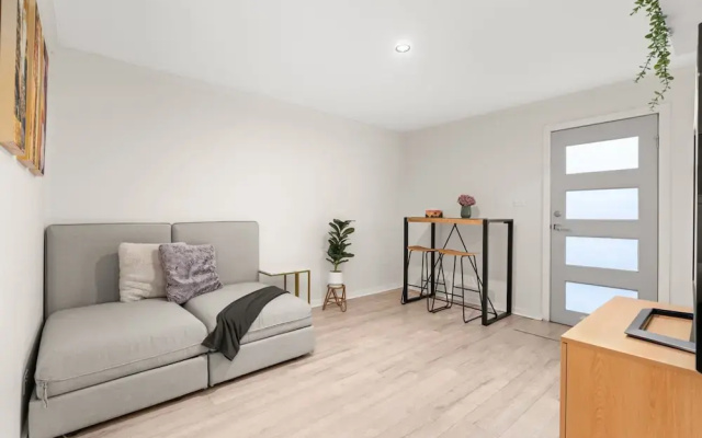 Bright 1-bed Apartment With Garden Views