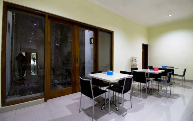 RedDoorz near masjid Agung Surabaya