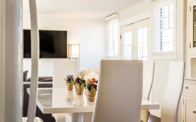 Stunning Alameda One Bedroom