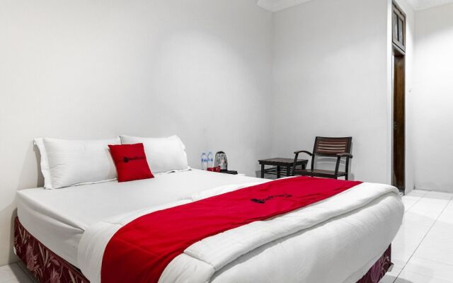 RedDoorz Plus @ Gunungsari Surabaya