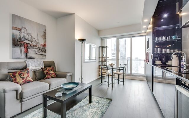 Trendy 2BR Condo in King East Great View