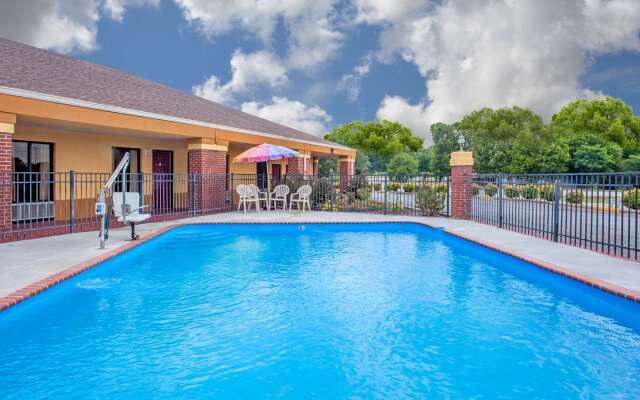 Days Inn by Wyndham Moulton