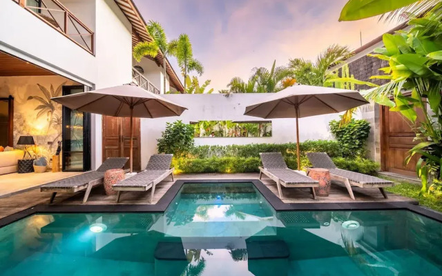 Luxury Private Loft, 2 BR, Canggu With Staff