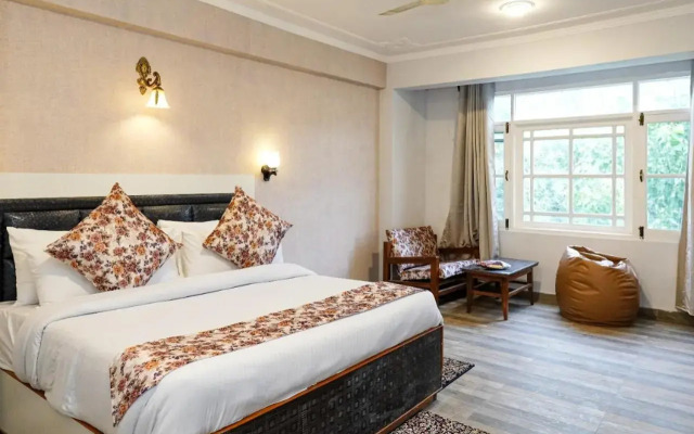 Click Sunburry Hotel Srinagar