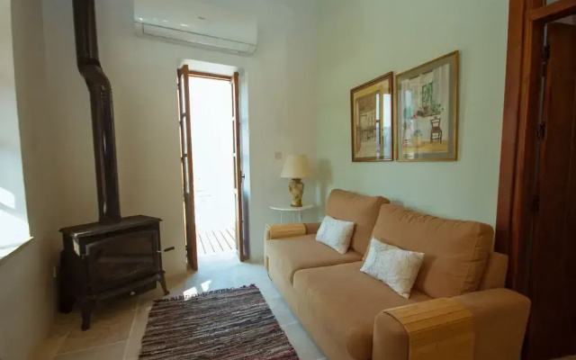 Thyone Uno Bal Cottage