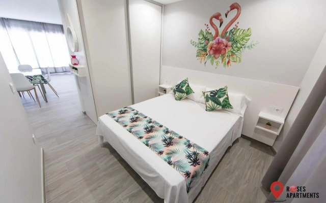 Roses Apartments Tropical Loft vista mar lateral