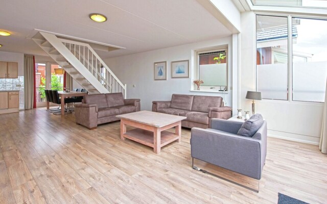 Tidy apartment with dishwasher, close to Amsterdam