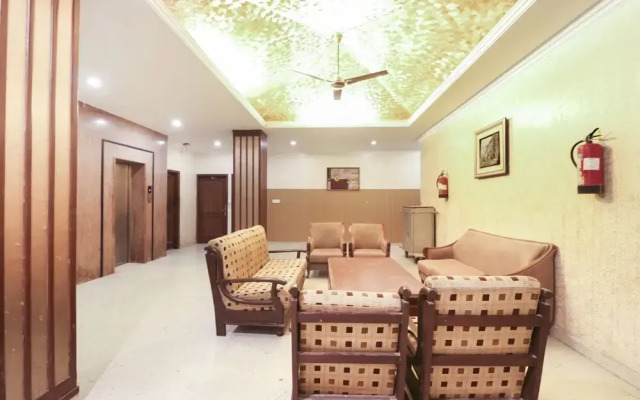 Capital O 5438 Hotel Shiraaz-2