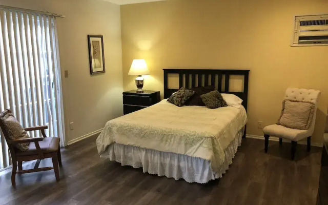 Lovely 1-Bedroom Home with Pool