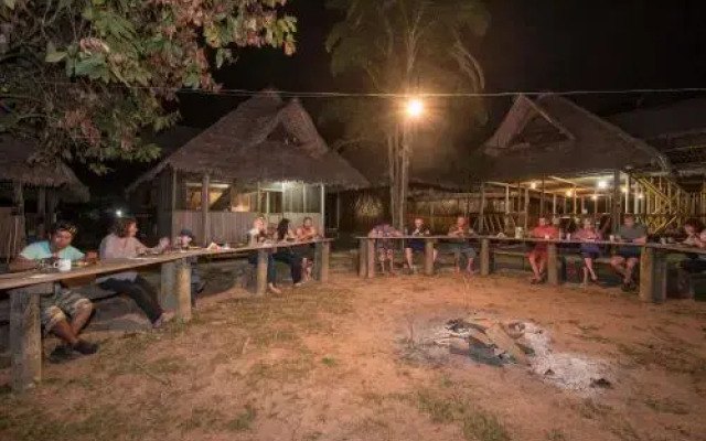 Tres Chimbadas Lake Lodge