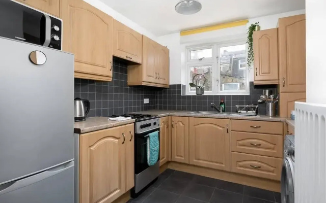 Modern Spacious Home In Well Connected Hammersmith