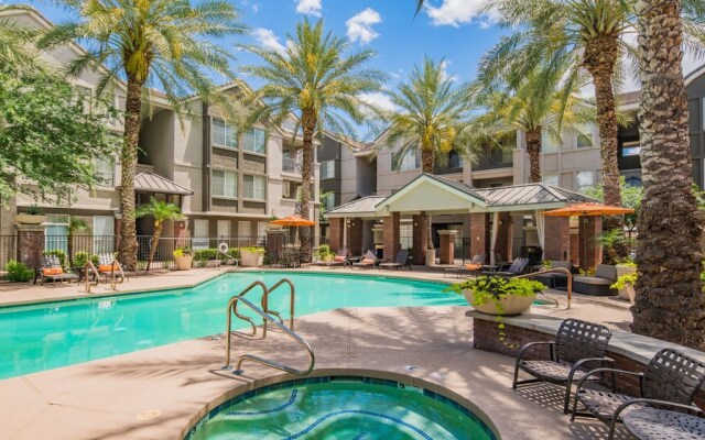 Stylish Phoenix Apartment by WanderJaunt