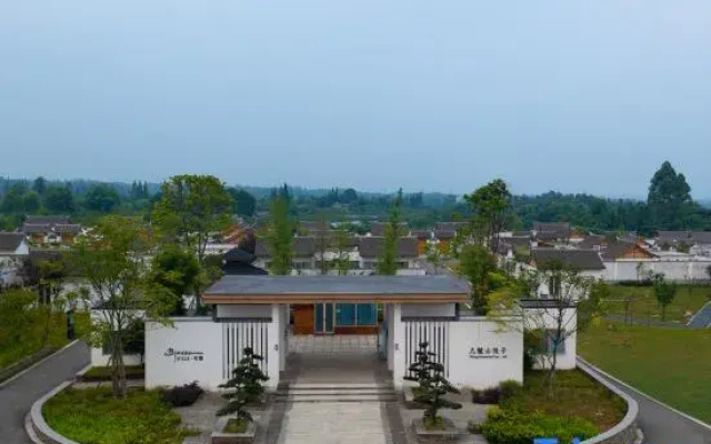 Mianzhu Huaxiang Jiulongshan Yard Hotel