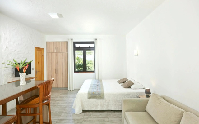 Studio with city view furnished terrace and wifi at Moka