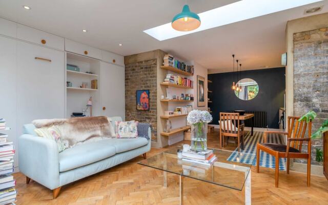 Modern 1BR Home in Trendy Dalston W/terrace