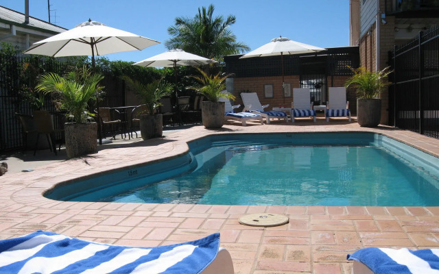 Golden Harvest Motor Inn