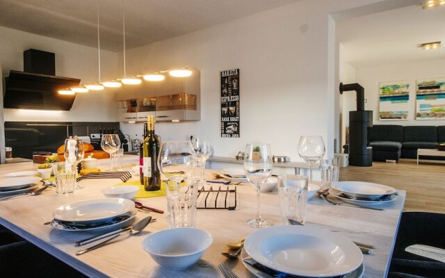 Luxurious Villa Near Vir With Swimming Pool