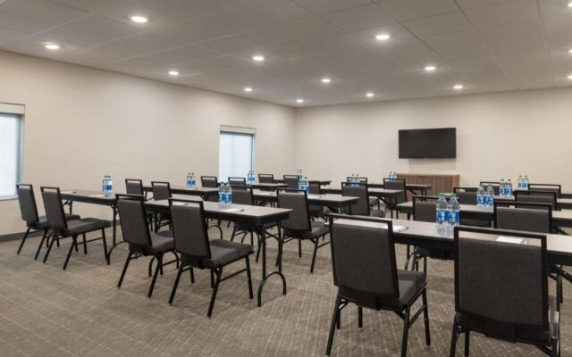 Candlewood Suites Mcpherson by IHG