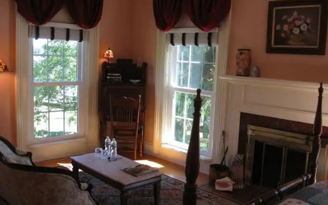 Mariaville Lake Bed and Breakfast