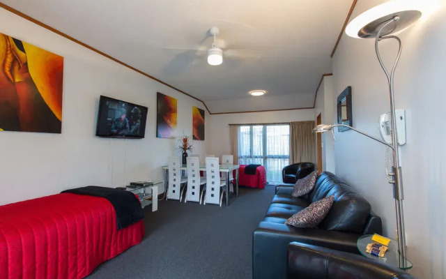 Summit Motor Lodge