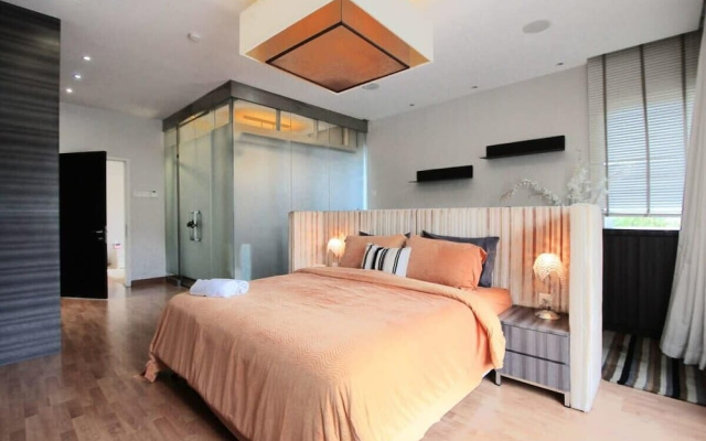 Chic 4BR Oasis With Gazebo, Your Dream Getaway