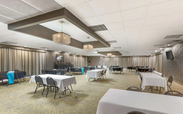 Best Western Plus Landing View Inn & Suites