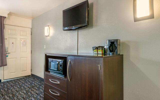 Quality Inn and Conference Center Tampa-Brandon