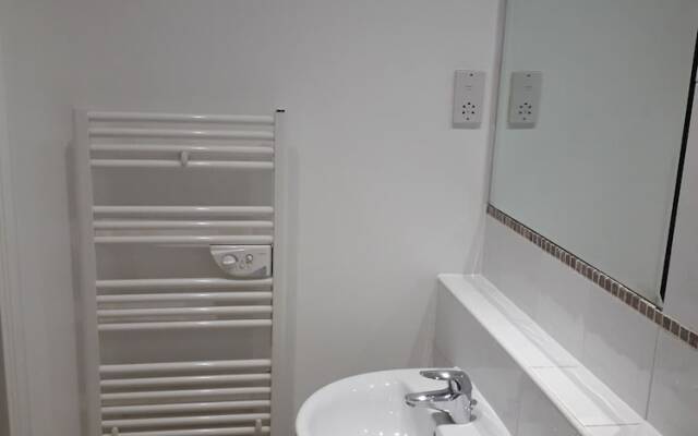 Luxury and Stylish 2 bedroom Apartment with en-suite
