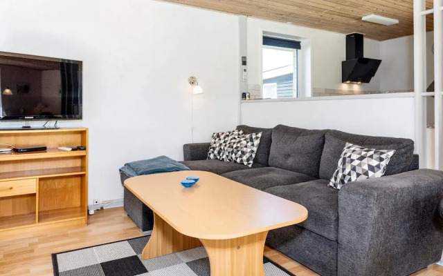 6 Person Holiday Home in Spottrup