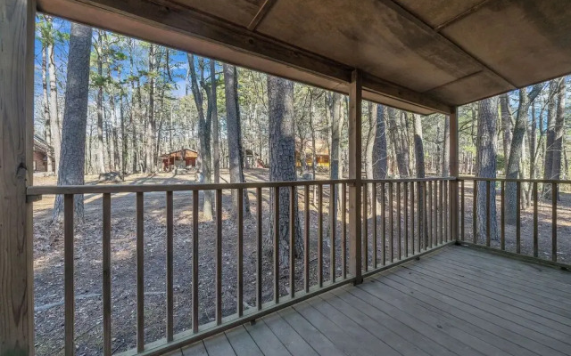 Bear Trail 2 Bedroom Cabin by Redawning