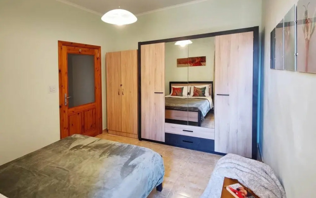 Peaceful Haven With Stunning Views Close to sea